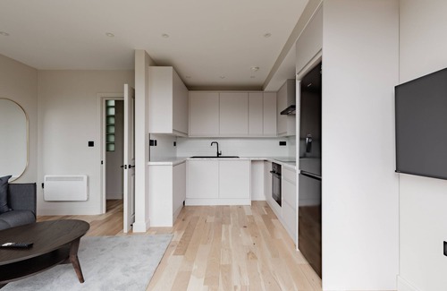 Swiss Cottage Apartment | Three Bedroom Finchley Road Central London F1