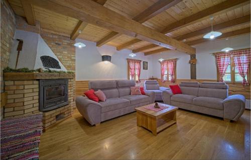 Gornji Trpuci House | Three-Bedroom Holiday Home In Gornji Trpuci