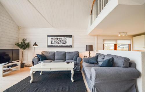 Handrup Strand House | Three-Bedroom Holiday Home In Ebeltoft