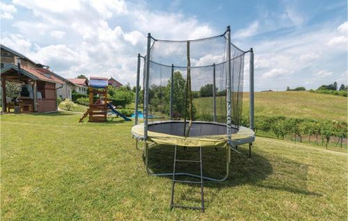 Kupinecki Kraljevec House | Three-Bedroom Holiday Home In Starjak