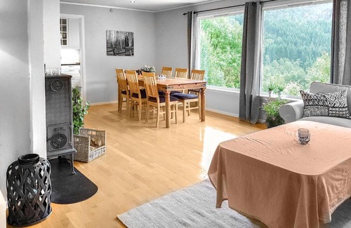 Lindas House | Three-Bedroom Holiday Home In Vikanes