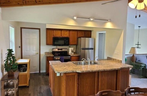 Lake Odessa House | Three bedroom Lakehouse, free parkingn