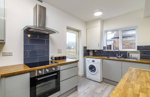 Mapperley House | Three- Bedroom villa. Close to the City Centre