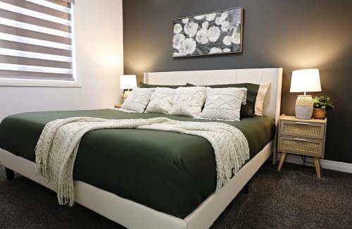 Southwest Edmonton House | Three King Beds,Central A/C,Fireplace,Park,Disney+