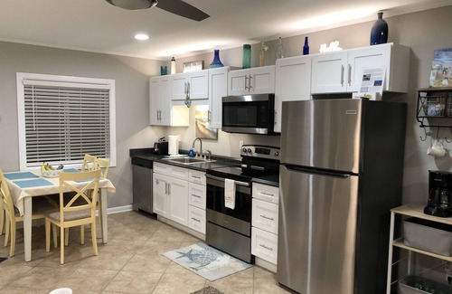 Eastpoint Apartment | Three Little Birds cozy cottage 10 min from St. George Island and Apalachicola!