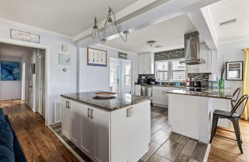 Seabreeze Park House | Three Oars Beach Surf Shack Pool OceanView Game Room