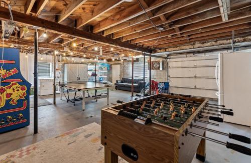 Seabreeze Park House | Three Oars Beach Surf Shack Pool OceanView Game Room