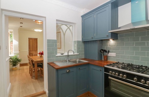 Malvern House | THYME COTTAGE, pet friendly, with a garden in Malvern