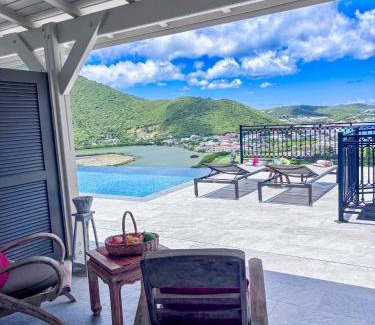 Grand Case House | Ti Bay - Vue Mer spectaculaire & Piscine à débordement