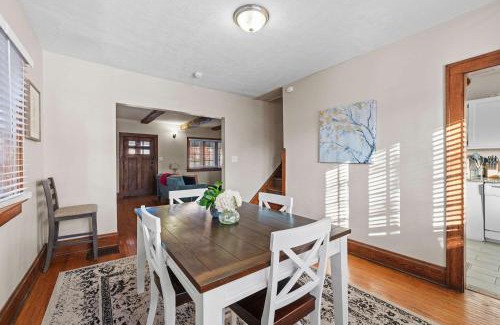 Clintonville House | Tibet Twins 1 Cozy Stay for 6