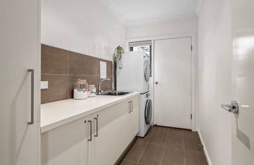 Indented Head House | Tides Edge - Your Coastal Retreat One Street from the Beach