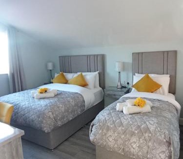 Kilkelly Apartment | Tiernan's luxury triple room Ensuite