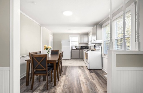Central House | Tiger's Refuge: 2br/1ba home 10 min. from Clemson University