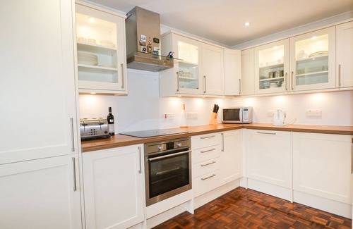 Ardelve Cottage | TIGH FASGAIDH, pet friendly, with open fire in Dornie