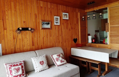 Le Lavachet Apartment | Tignes 6890 ft, 6 330sqft 2 room, south facing, quiet, views of the Gde Motte