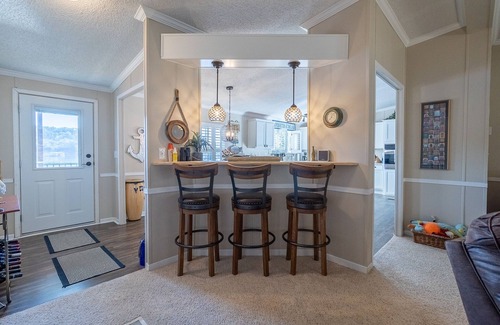Linn Creek House | Tiki Hollow - Waterfront house w/Huge martini deck!