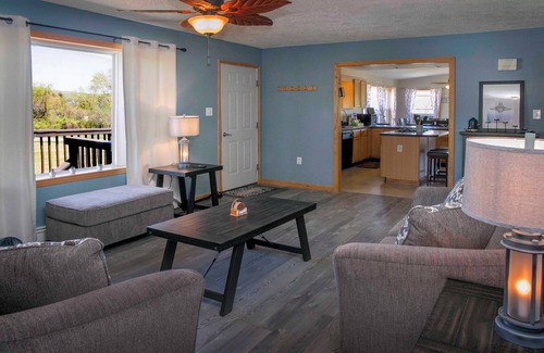 Dundee House | Tiki on the Lake | The perfect retreat at the end of a long day!
