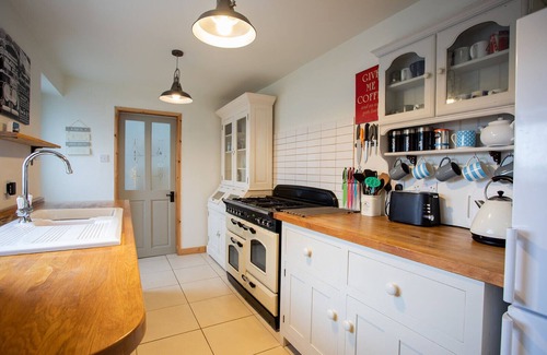 Evenwood House | 'Tilly Cottage' Homely 2 bedroom stone property, Co Durham. Pet friendly.