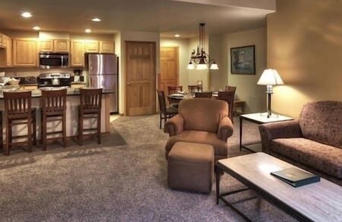 Four O'Clock Apartment | Timber Lodge Resort & Spa, Jacuzzi, Pool