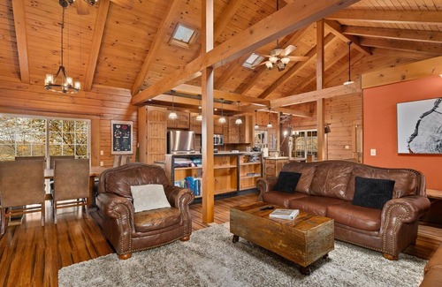 Butler Cabin | Timber Ridge Luxury Log Cabin, Hot Tub, Fireplace, Sleeps 14