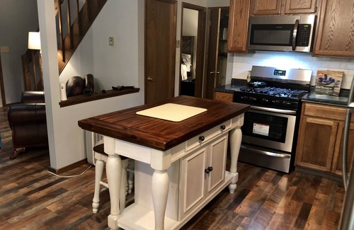 Pocono Pines House | Timber Trails Cabin on large wooded lot in the Lake Naomi Club in the Pocono’s