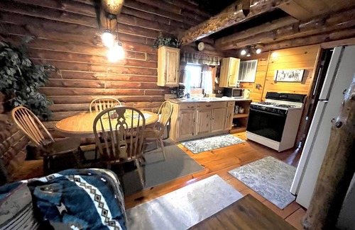 Old Washington Cabin | Timberline Cabins - The Richmond Cabin - Hot tub, Pets, WiFi, Fireplace