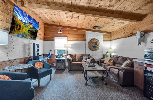 Ellicottville Cabin | Timberline Lodge - Downtown Ellicottville - Room 304