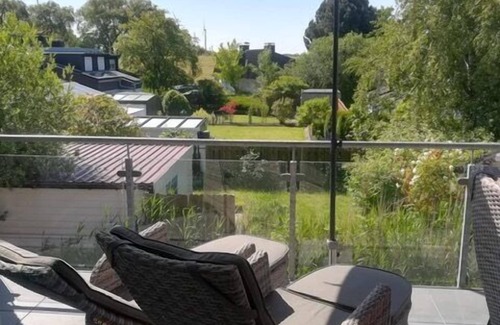 Wangerland Apartment | "Time out by the sea" ; Luxurious vacation apartment, close to the beach with a view of the countryside
