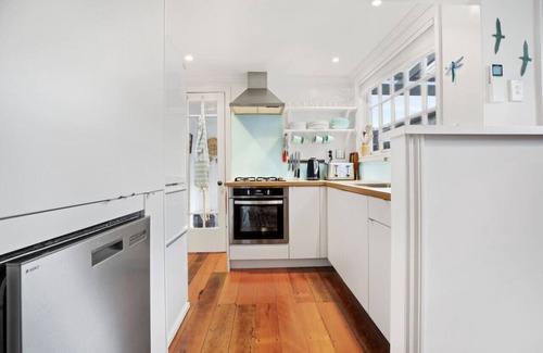 Grey Lynn House | Timeless 2BR Grey Lynn Cottage w Fibre - WiFi