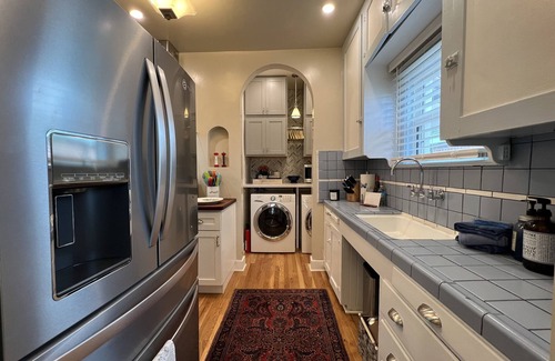 Sam Hughes House | Timeless Elegance ~ 1920's Sam Hughes Casita Mariposa ~ Walk to UA! Parking
