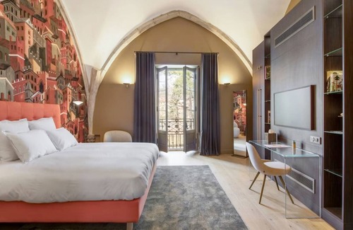 Cuire Apartment | Timeless Elegance on Île Barbe: 2BR River View