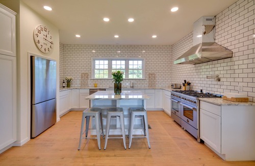 Vesta House | Timeless Hillsville Farmhouse: Blue Ridge Parkway!