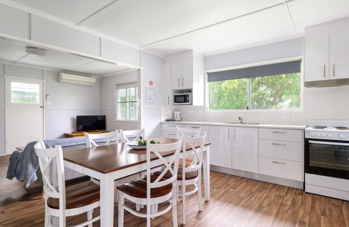 Tin Can Bay Hotel | Tin Can Bay's Sleepy Lagoon Motel