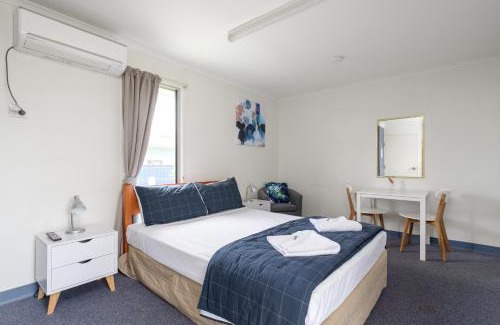 Tin Can Bay Hotel | Tin Can Bay's Sleepy Lagoon Motel