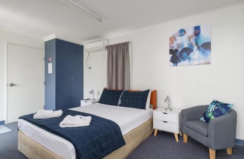 Tin Can Bay Hotel | Tin Can Bay's Sleepy Lagoon Motel