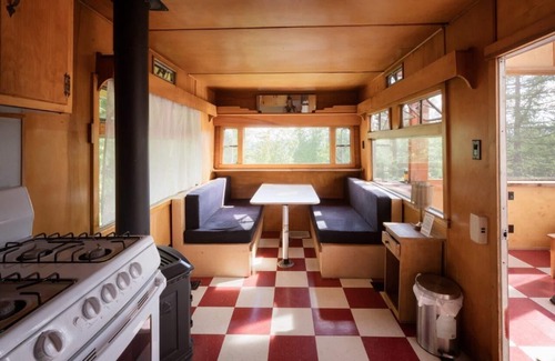 Mara Cabin | Tin Poppy ~ Retro-Modern Forest Cabin + WIFI in the Larch Hills near Salmon Arm