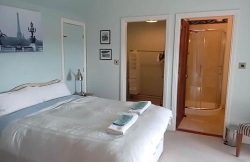Aughrim House | Tinnakilly Lodge, Spaciously luxurious home near Aughrim Wicklow