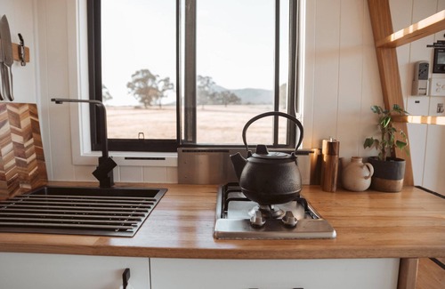Pomonal Cabin | Tiny Elliott Summary: