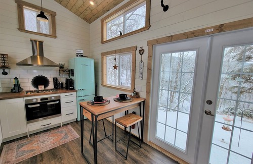 Baker Cabin | Tiny Escape w/dry sauna & mountain views