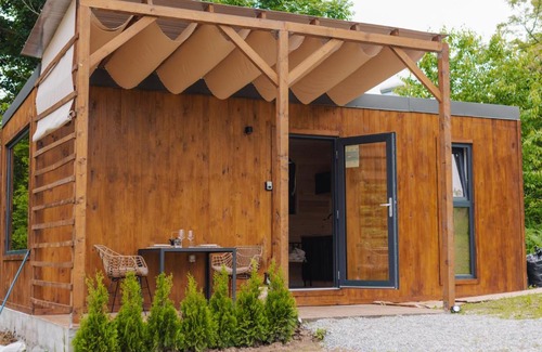 Salatrucel House | Tiny Heaven Cabin