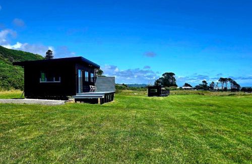 Greymouth Apartment | Tiny House 2 by the beach