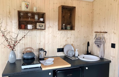 Bussieres (Yonne) Cabin | Tiny House between fields and stream, night under the stars guaranteed!