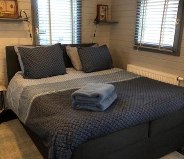 Municipality of Heemstede Bed & Breakfast | Tiny House Boatshed