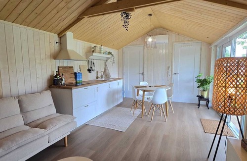Hoogersmilde Ski Chalet | Tiny House Drents-Friese Wold with terrace and parking lot