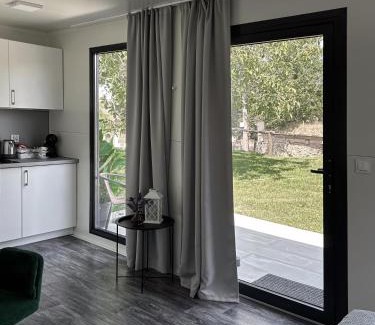 Kobyli Apartment | TINY HOUSE mezi sklepy