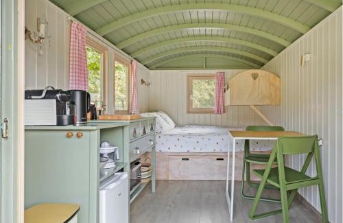 Aalten Apartment | Tiny house, pipowagen onder de kastanje