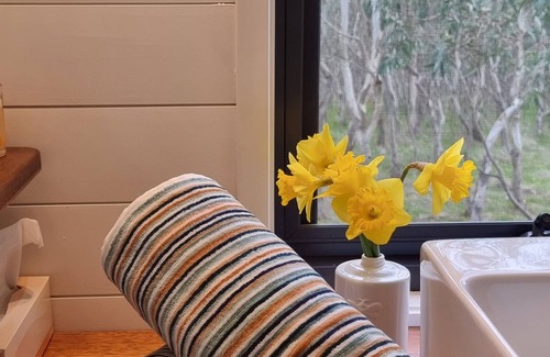 Macclesfield House | Tiny House/Retreat in Adelaide Hills. Secluded, peaceful, country views.