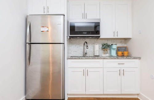 Villa Heights House | Tiny House, Walk to Light Rail and Optimist Food Hall