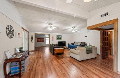 Hico House | Tiny Town The Kid Spacious Cabin Animals Fire Pit by Vacation Your Way
