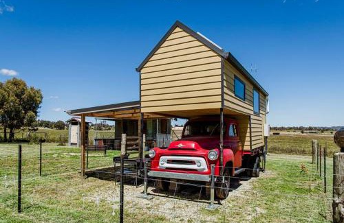 Frog Rock House | Tiny Truck at Ithaca - Mudgee's Most Unique Stay
